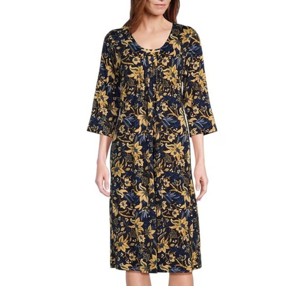 Miss Elaine Micro Velvet 3/4 Sleeve Round Neck Long Nightgown